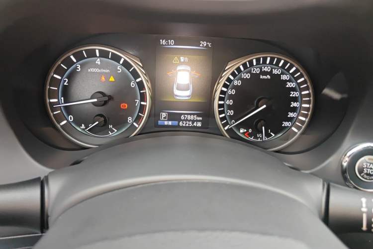 Used Infiniti Q50L 2018 2.0T Comfort Edition China VI Standard Odometer Close Up