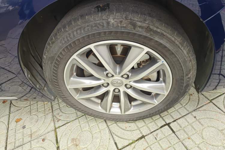 Used Infiniti Q50L 2018 2.0T Comfort Edition China VI Standard Right Front Wheel Hub