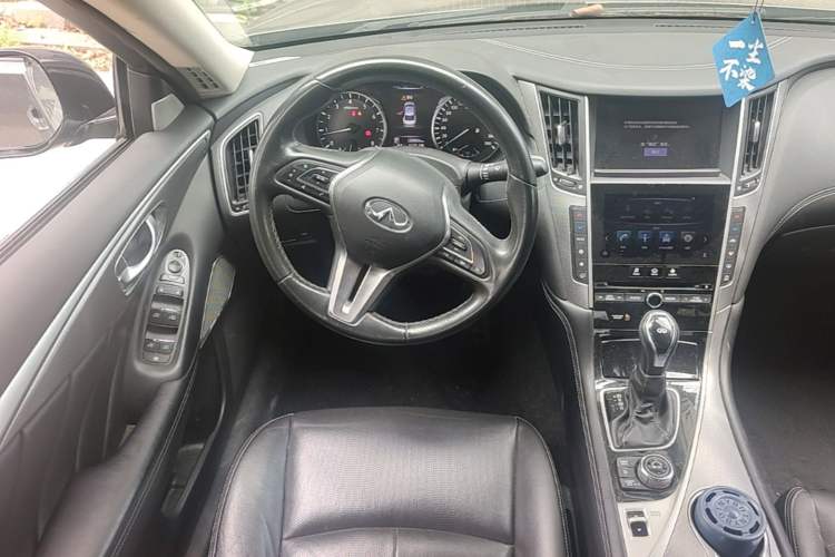 Used Infiniti Q50L 2018 2.0T Enjoyment Edition China V standard Steering Wheel