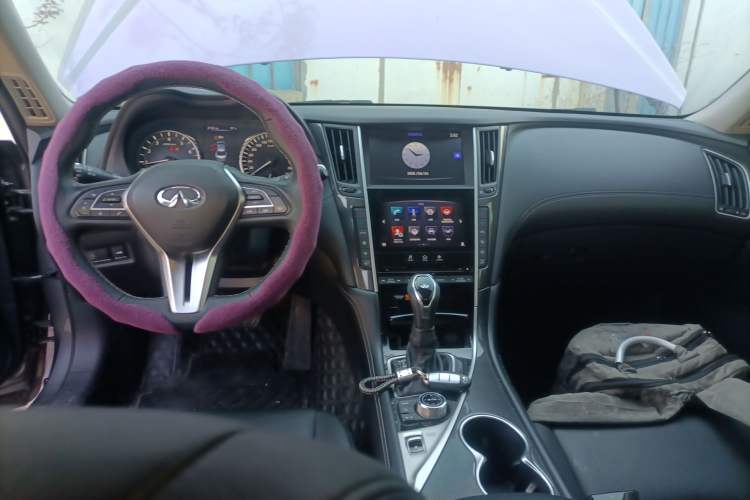 Used Infiniti Q50L 2018 2.0T Comfort Edition China VI Standard Center Console