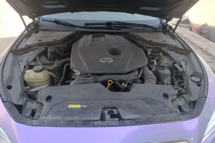 Used Infiniti Q50L 2018 2.0T Comfort Edition China VI Standard Engine Bay