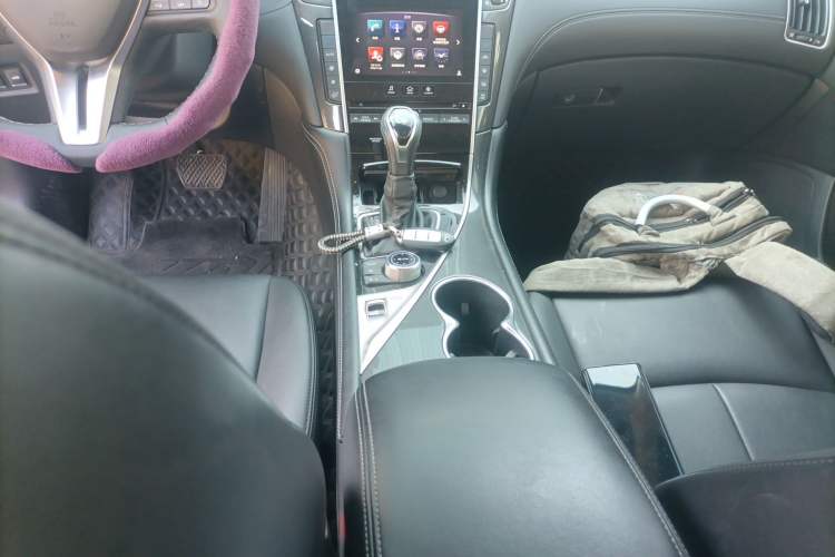 Used Infiniti Q50L 2018 2.0T Comfort Edition China VI Standard Gear Lever