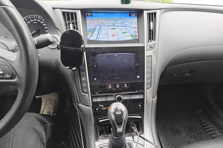 Used Infiniti Q50L 2018 2.0T Elite Sport Version China V Standard Audio And AC Panel