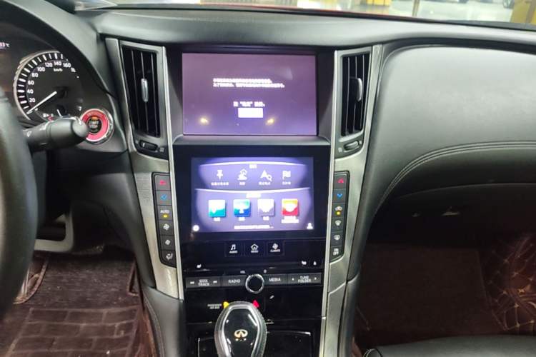 Used Infiniti Q50L 2018 2.0T Enjoyment Version China VI Standard Audio And AC Panel