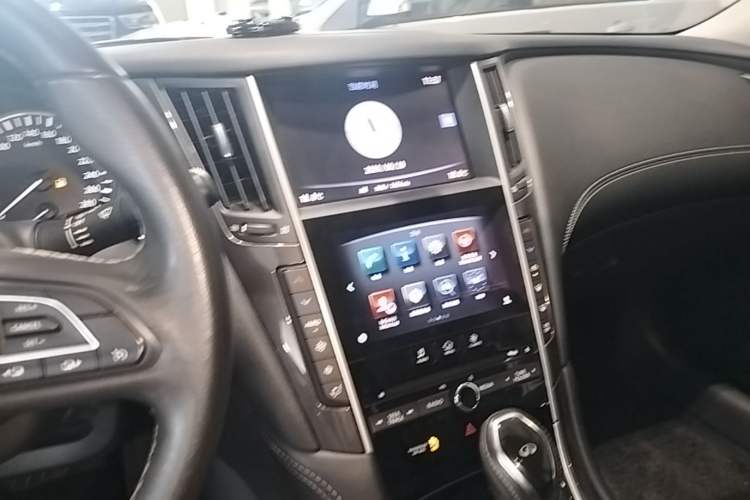 Used Infiniti Q50L 2018 2.0T Comfort Edition China V Standard Audio And AC Panel
