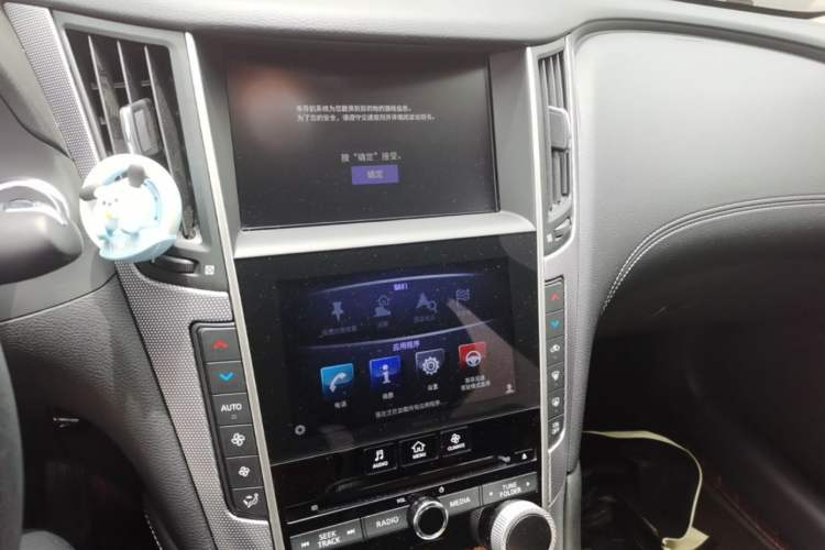 Used Infiniti Q50L 2018 2.0T Enjoyment Version China VI Standard Audio And AC Panel