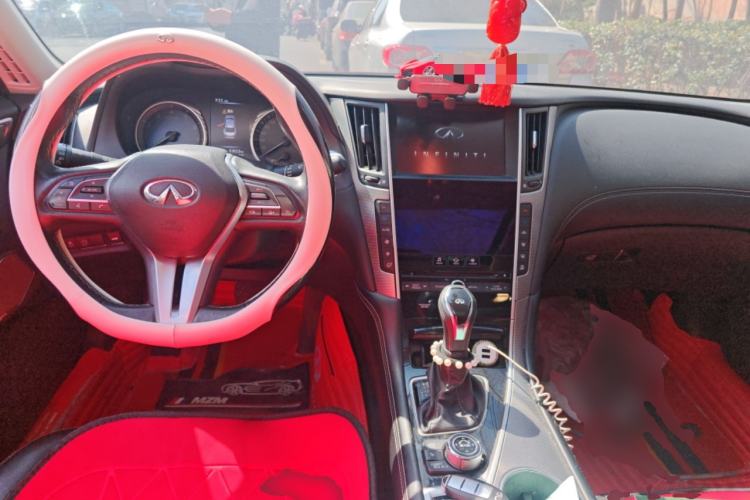 Used Infiniti Q50L 2018 2.0T Enjoyment Edition China V standard Center Console