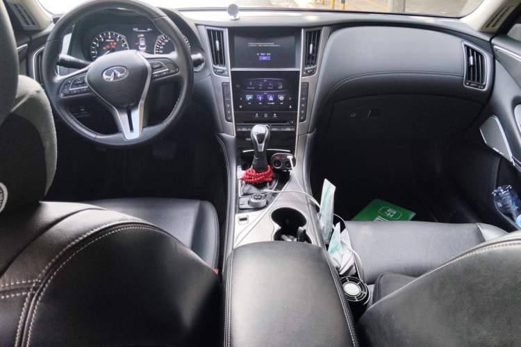 Used Infiniti Q50L 2018 2.0T Enjoyment Edition China V standard Center Console