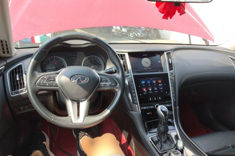 Used Infiniti Q50L 2018 2.0T Comfort Edition China VI Standard Center Console