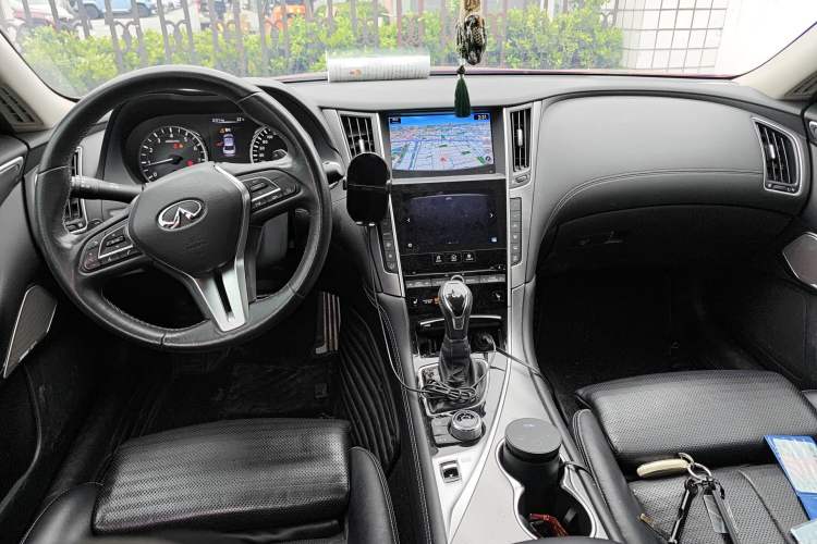 Used Infiniti Q50L 2018 2.0T Elite Sport Version China V Standard Center Console