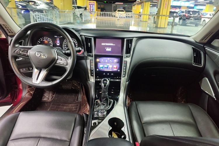 Used Infiniti Q50L 2018 2.0T Enjoyment Version China VI Standard Center Console