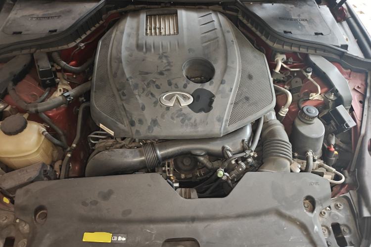 Used Infiniti Q50L 2018 2.0T Enjoyment Version China VI Standard Engine Bay