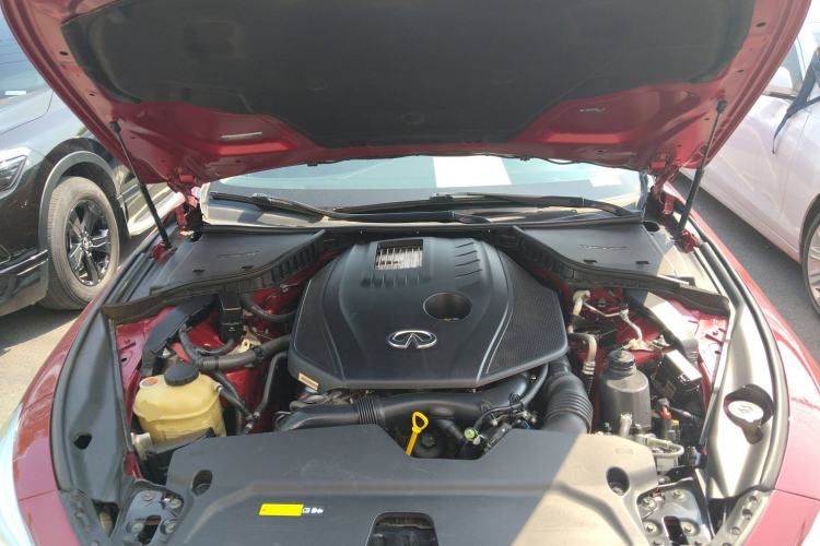 Used Infiniti Q50L 2018 2.0T Comfort Edition China VI Standard Engine Bay