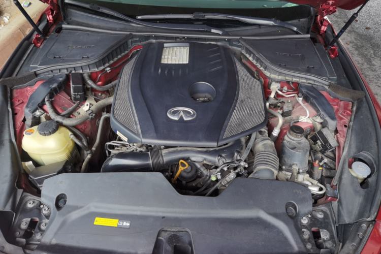 Used Infiniti Q50L 2018 2.0T Enjoyment Edition China V standard Engine Bay