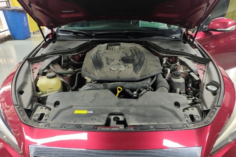 Used Infiniti Q50L 2018 2.0T Enjoyment Version China VI Standard Engine Bay