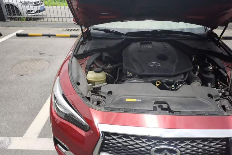 Used Infiniti Q50L 2018 2.0T Enjoyment Version China VI Standard Engine Bay Right