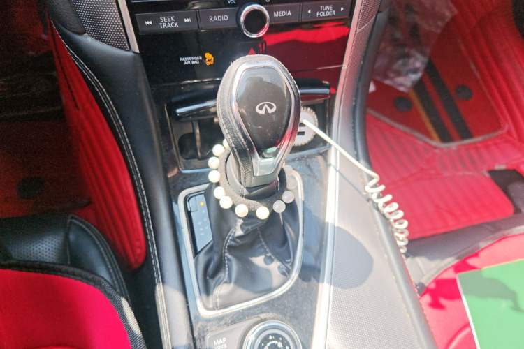 Used Infiniti Q50L 2018 2.0T Enjoyment Edition China V standard Gear Lever