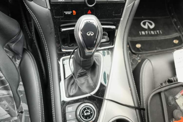 Used Infiniti Q50L 2018 2.0T Enjoyment Version China VI Standard Gear Lever