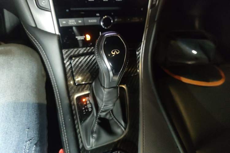 Used Infiniti Q50L 2018 2.0T Enjoyment Edition China V standard Gear Lever