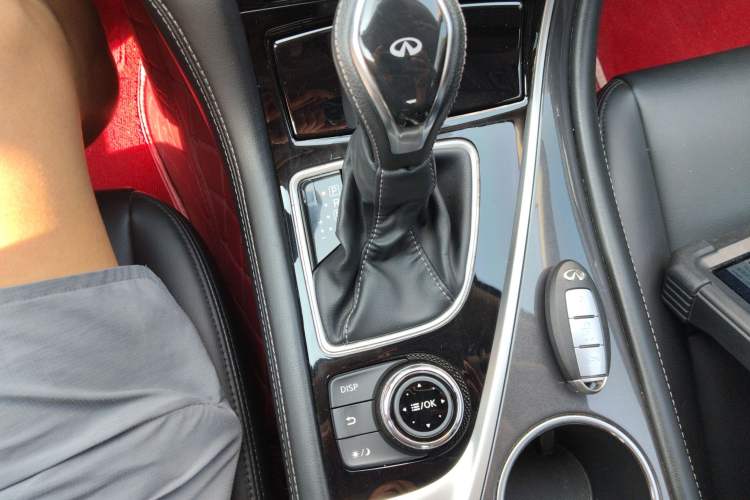 Used Infiniti Q50L 2018 2.0T Comfort Edition China VI Standard Gear Lever