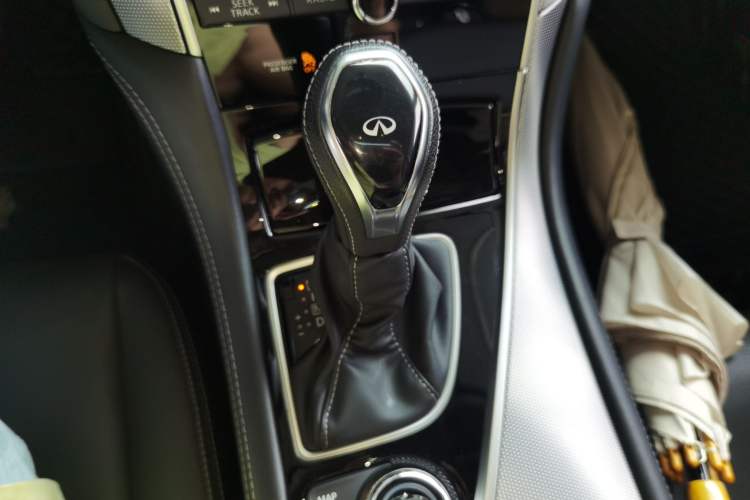 Used Infiniti Q50L 2018 2.0T Enjoyment Edition China V standard Gear Lever