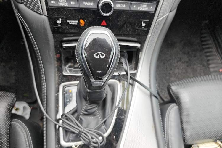 Used Infiniti Q50L 2018 2.0T Elite Sport Version China V Standard Gear Lever