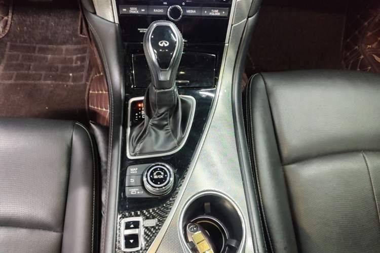 Used Infiniti Q50L 2018 2.0T Enjoyment Version China VI Standard Gear Lever