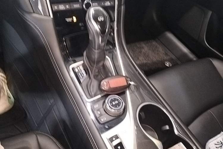 Used Infiniti Q50L 2018 2.0T Comfort Edition China V Standard Gear Lever