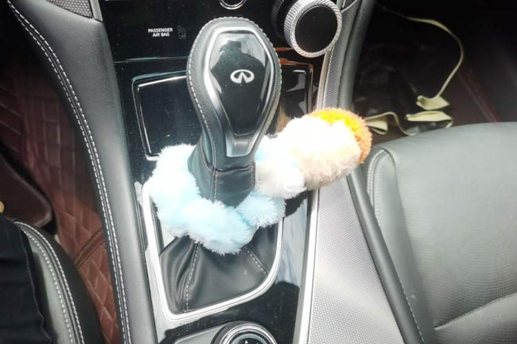 Used Infiniti Q50L 2018 2.0T Enjoyment Version China VI Standard Gear Lever