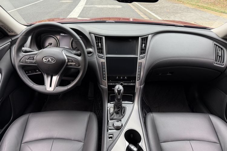 Used Infiniti Q50L 2018 2.0T Enjoyment Version China VI Standard Interior 1