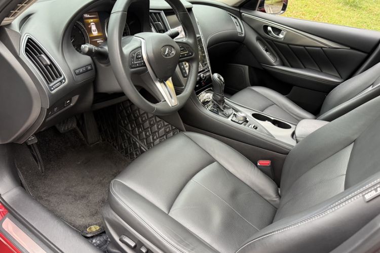 Used Infiniti Q50L 2018 2.0T Enjoyment Version China VI Standard Interior 2
