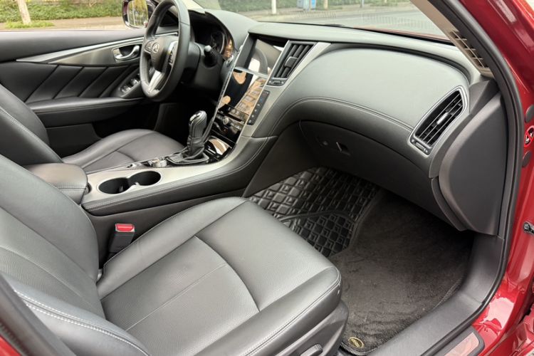 Used Infiniti Q50L 2018 2.0T Enjoyment Version China VI Standard Interior 4