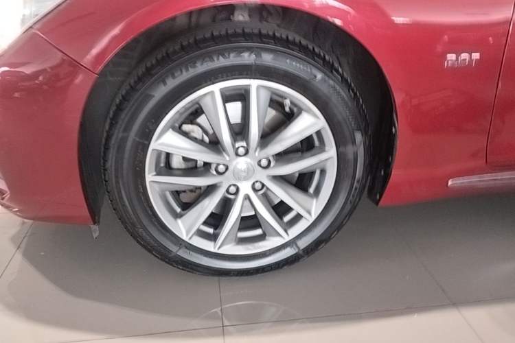 Used Infiniti Q50L 2018 2.0T Comfort Edition China V Standard Left Front Wheel Hub