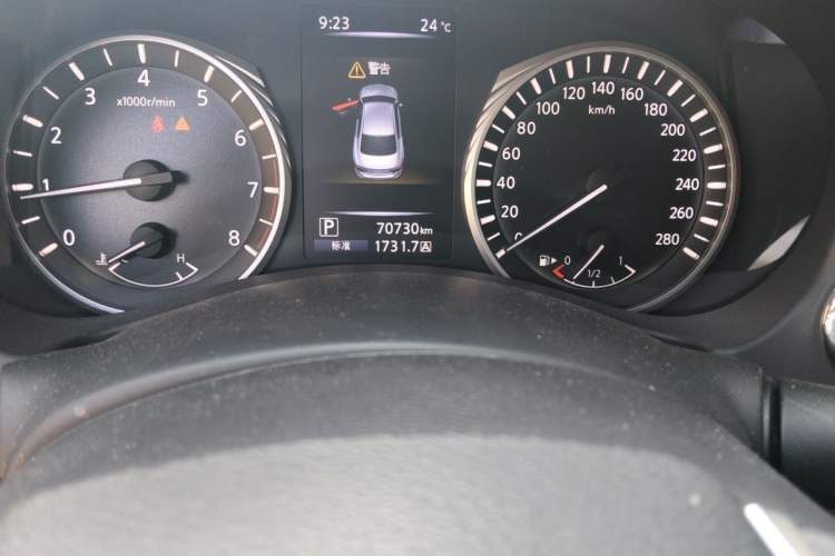Used Infiniti Q50L 2018 2.0T Enjoyment Edition China V standard Odometer Close Up