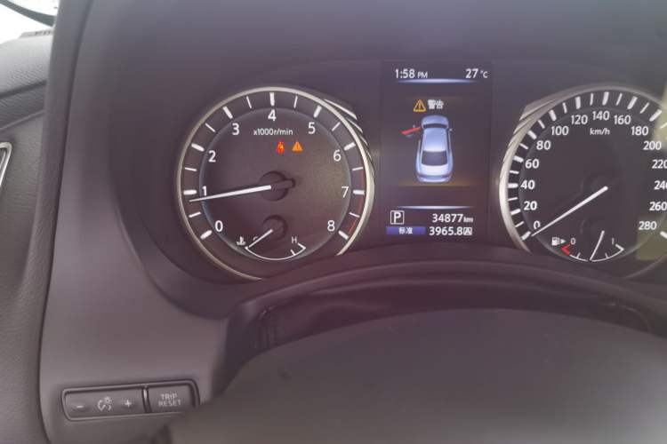 Used Infiniti Q50L 2018 2.0T Enjoyment Edition China V standard Odometer Close Up