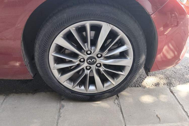 Used Infiniti Q50L 2018 2.0T Enjoyment Edition China V standard Right Front Wheel Hub