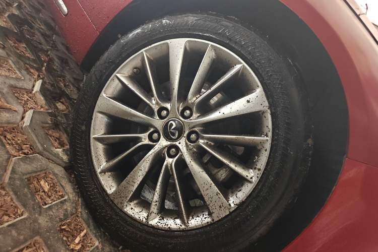 Used Infiniti Q50L 2018 2.0T Enjoyment Version China VI Standard Right Front Wheel Hub