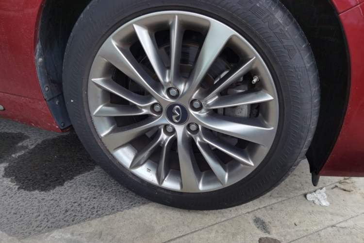 Used Infiniti Q50L 2018 2.0T Enjoyment Edition China V standard Right Front Wheel Hub