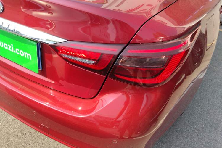 Used Infiniti Q50L 2018 2.0T Comfort Edition China VI Standard Right Rear Taillight