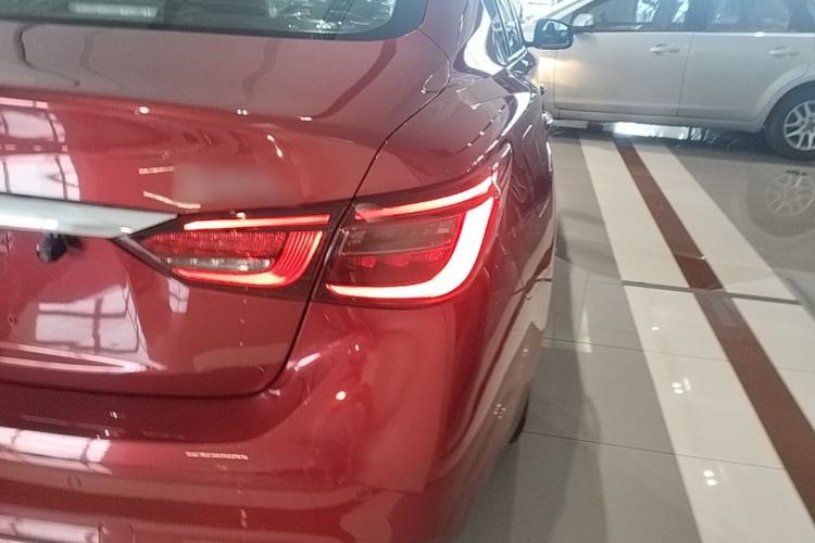 Used Infiniti Q50L 2018 2.0T Comfort Edition China V Standard Right Rear Taillight