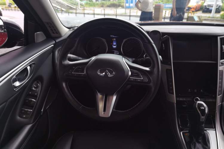 Used Infiniti Q50L 2018 2.0T Enjoyment Edition China V standard Steering Wheel