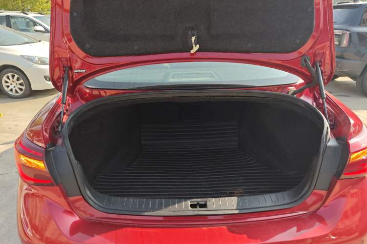 Used Infiniti Q50L 2018 2.0T Comfort Edition China V Standard Trunk