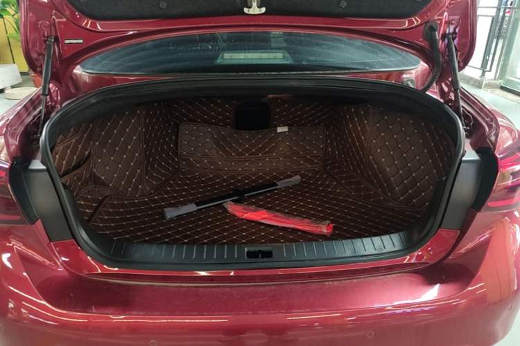 Used Infiniti Q50L 2018 2.0T Enjoyment Version China VI Standard Trunk