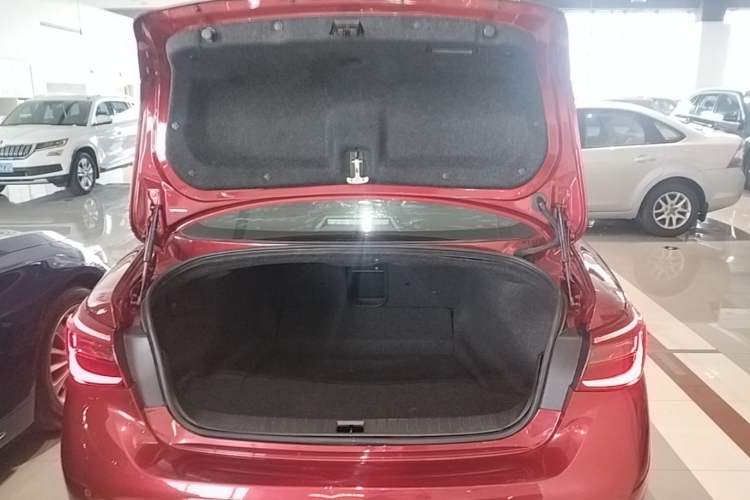 Used Infiniti Q50L 2018 2.0T Comfort Edition China V Standard Trunk