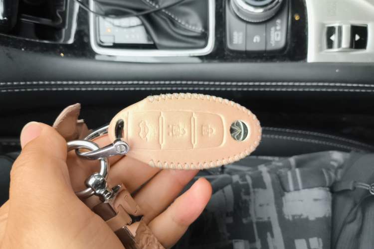 Used Infiniti Q50L 2018 2.0T Enjoyment Version China VI Standard Vehicle Key