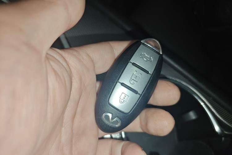 Used Infiniti Q50L 2018 2.0T Enjoyment Version China VI Standard Vehicle Key