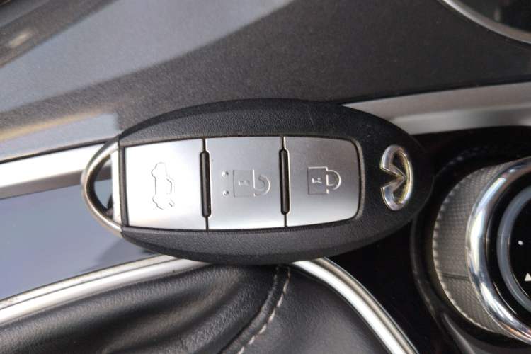 Used Infiniti Q50L 2018 2.0T Comfort Edition China VI Standard Vehicle Key