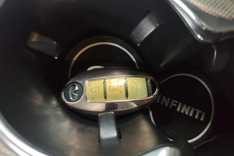 Used Infiniti Q50L 2018 2.0T Enjoyment Version China VI Standard Vehicle Key
