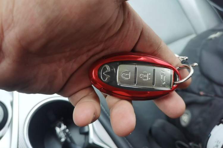 Used Infiniti Q50L 2018 2.0T Enjoyment Version China VI Standard Vehicle Key