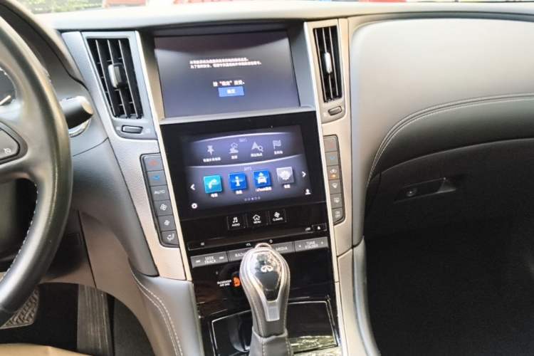 Used Infiniti Q50L 2018 2.0T Enjoyment Version China VI Standard Audio And AC Panel
